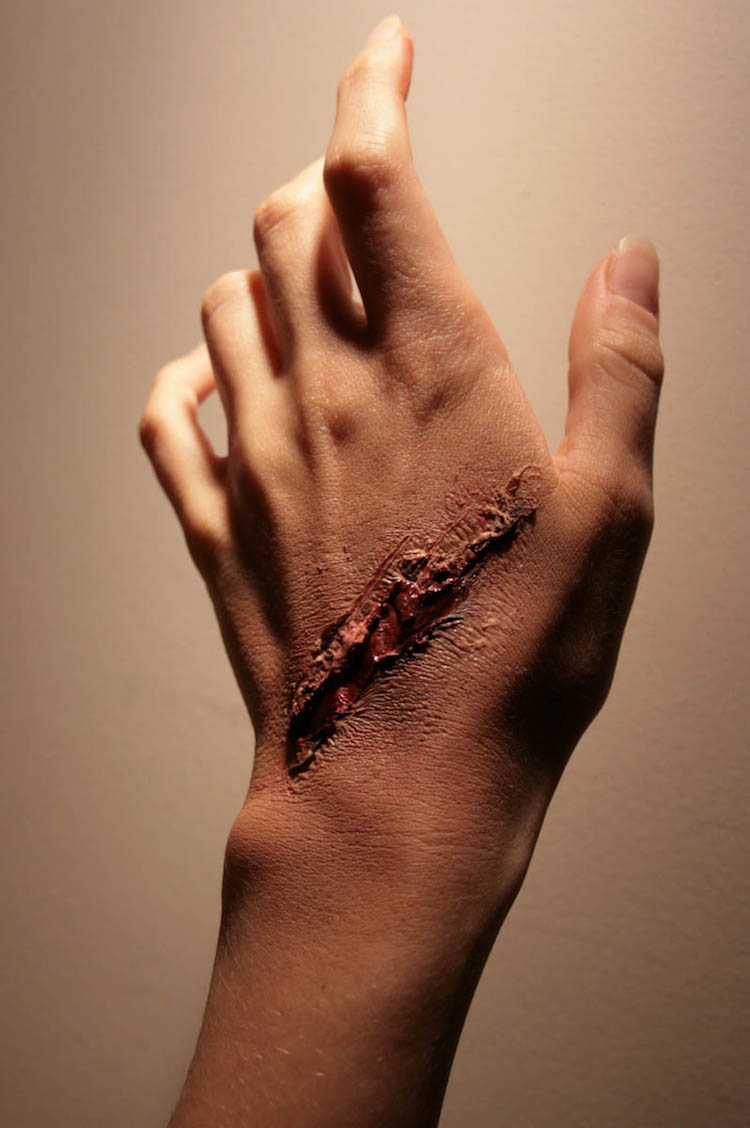 maquillage zombie -fausse-blessure-faire-soi-même-faux-sang-latex