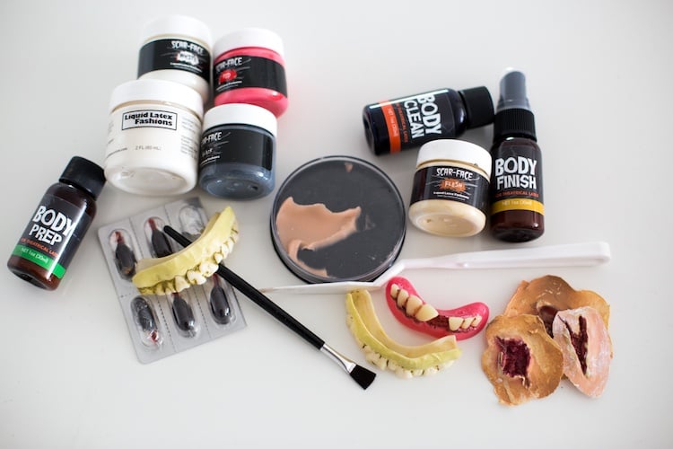maquillage zombie -latex-liquide-fausses-dents-fausses-blessures-faux-sang