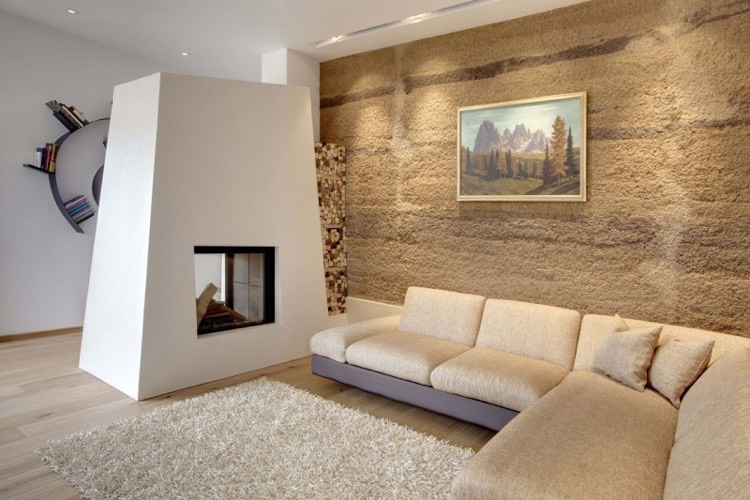 mur de pierre -brute-salon-minimaliste-cheminee-blanche-canape-angle
