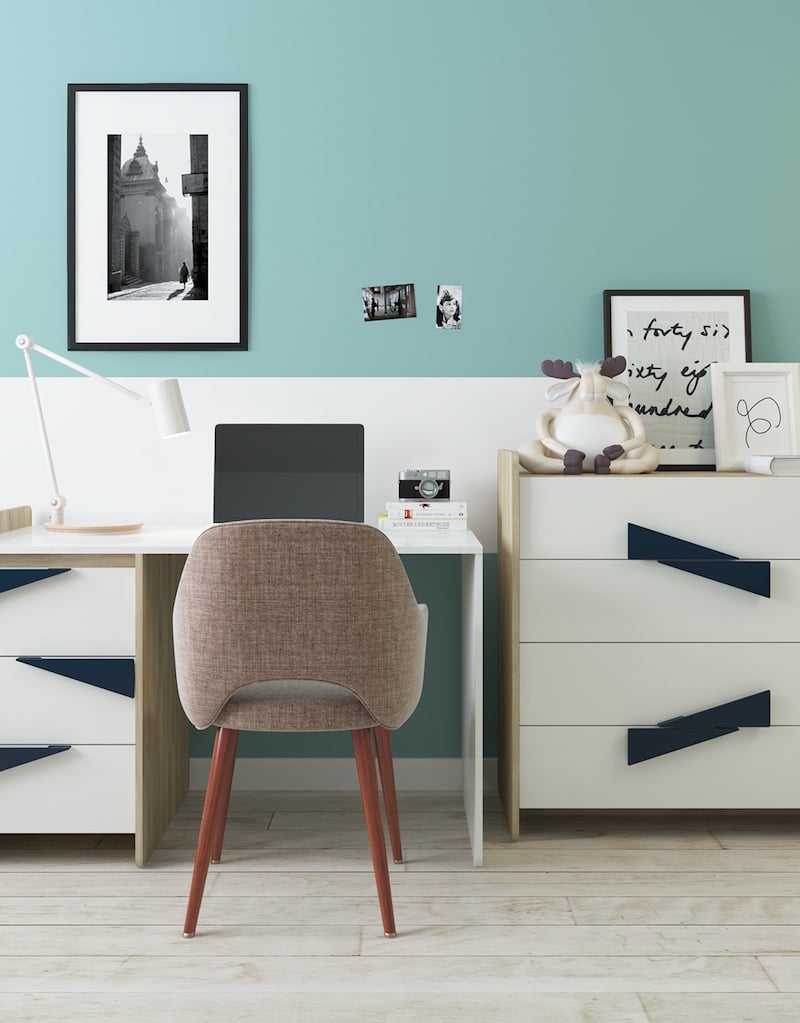 peinture-mi-hauteur-blanc-turquoise bureau style scandinave vasill-pastryhan