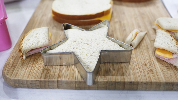 repas-enfant-emporter-déjeuner-sandwiches-forme-étoiles