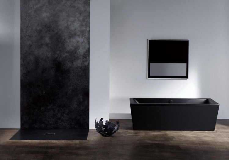 salle-de-bain-blanche-et-noire-baignoire-ilot-noire-douche-italienne