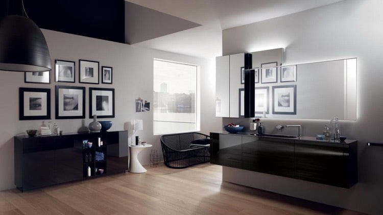 salle-de-bain-blanche-et-noire-meuble-lavabo-noir-miroir-retroeclaire-carrelage-imitation-bois