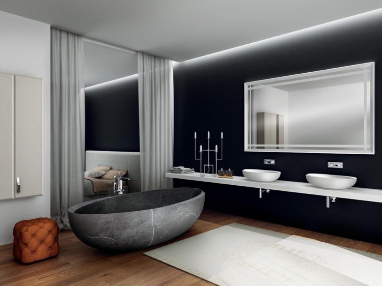 salle-de-bain-blanche-et-noire-peinture-murale-noire-eclairage-indirect-baingoire-ilot-pierre