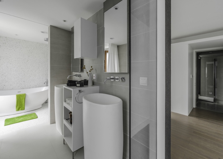 sol-beton-cire-lavabo-design-salle-bains-moderne