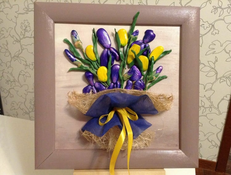 tableau-galets-decoratifs-bouquet-3d-papier-emballage-fleurs
