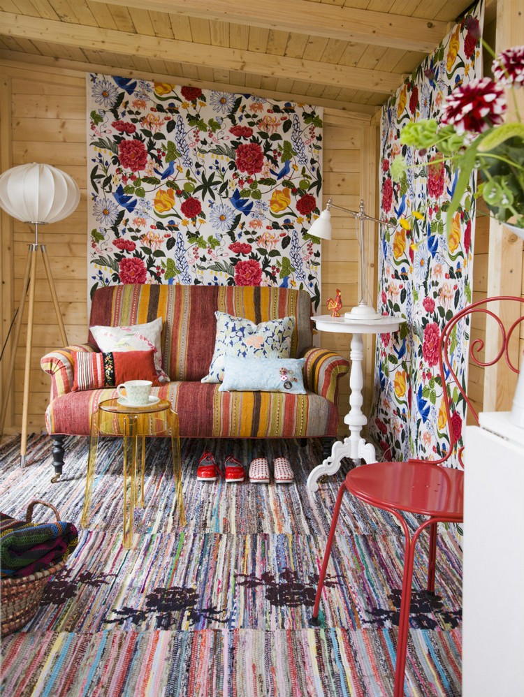tapis multicolore boho-canape-droit-tableaux-motifs
