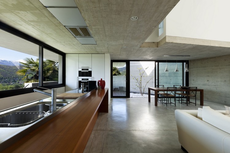 béton-ciré-sol-maison-design-australie-plafond-béton-armé-meubles-bois