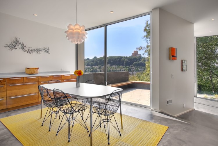 beton ciré sol tapis-jaune-meubles-design-suspension-boule