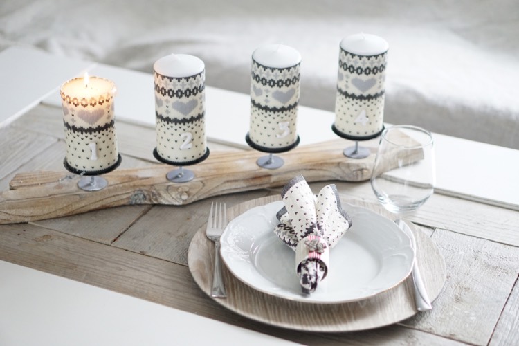 centre-de-table-noel-a-faire-soi-meme-planche-bois-bougies-deco-serviettes-style-scandinave
