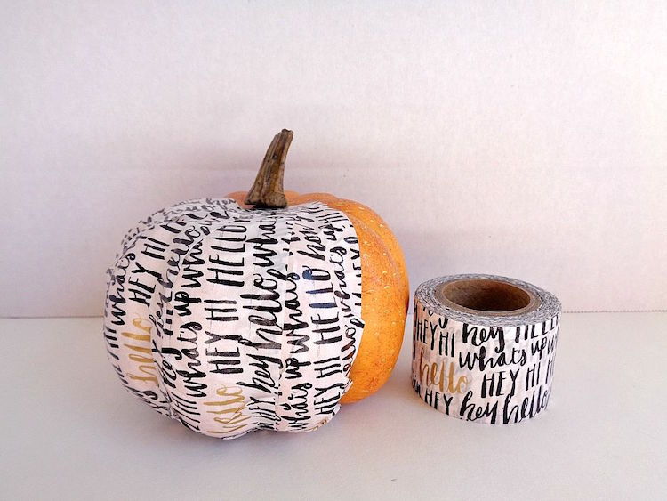 citrouille-pour-halloween-decorative-idee-decoration-washi-tape-noir-blanc