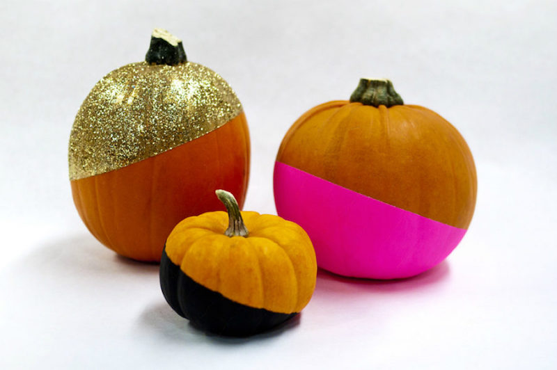 citrouilles-halloween-chic-peintes-couleurs-fluo-mates-paillettes