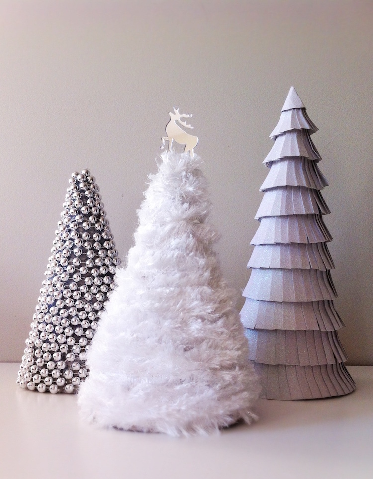 comment fabriquer un sapin de Noël cones-carton-decores-perles