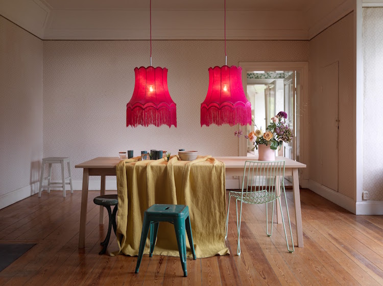couleur-rose-fuchsia-suspensions-magenta-déco-salle-manger