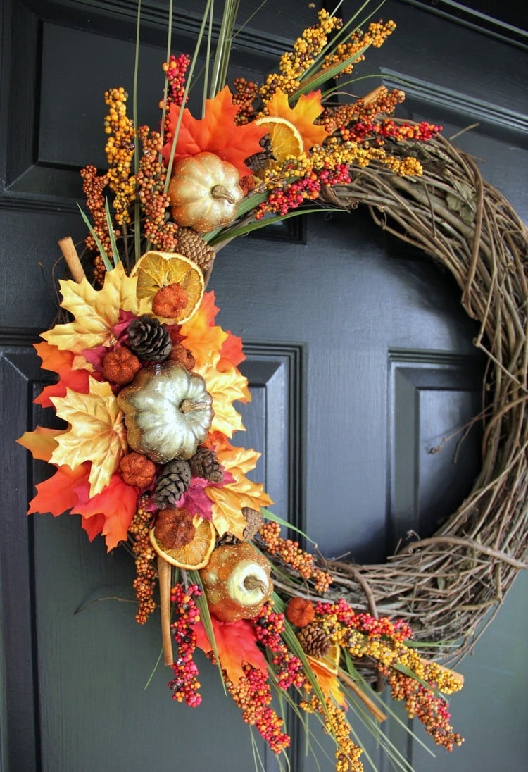 couronne d'automne branchages-potirons-décoratifs