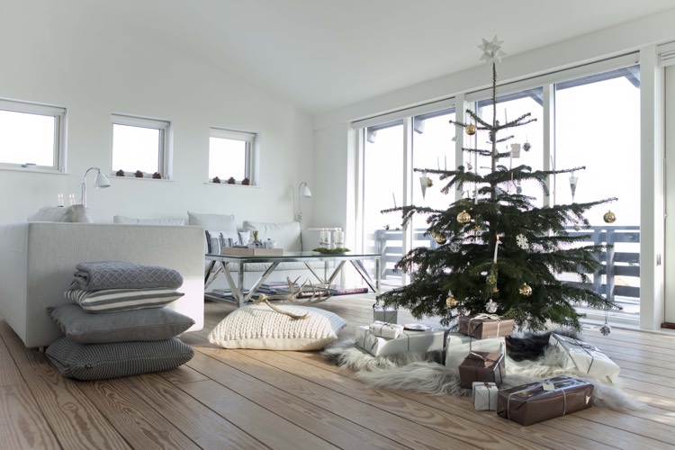déco Noël moderne-style-scandinave-coussins-tricot-boites-cadeaux-grises