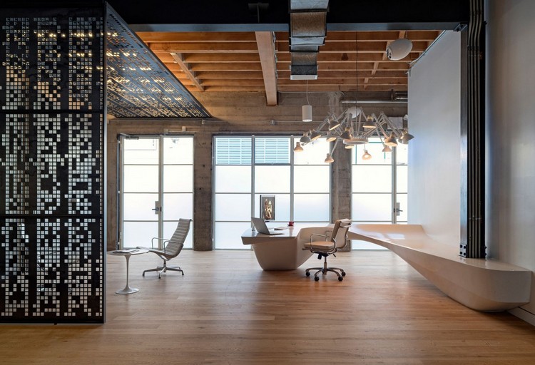 decoration-bureau-minimaliste-parquet-massif-blanc-laque-plafond