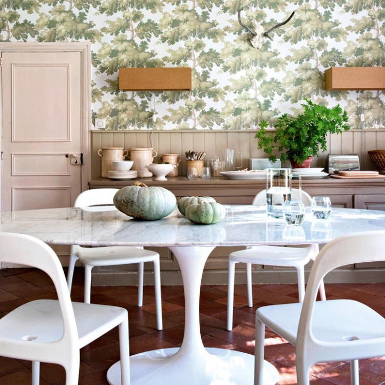 decoration-champetre-ambiance-vintage-salle-manger-table-blanc-laque-papier-peint-vintage