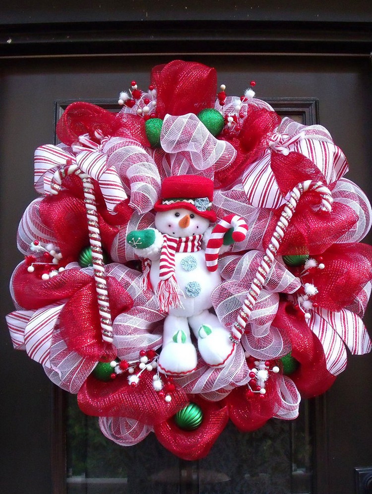decoration-noel-couronne-porte-tulle-rouge-blanc-bonhomme-neige