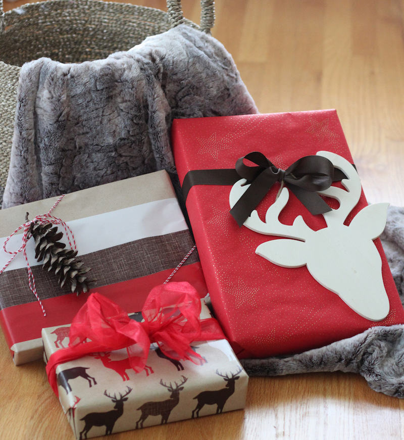 emballage-cadeau-noel-original-brun-rouge-blanc-silhouettes-renne-cerf