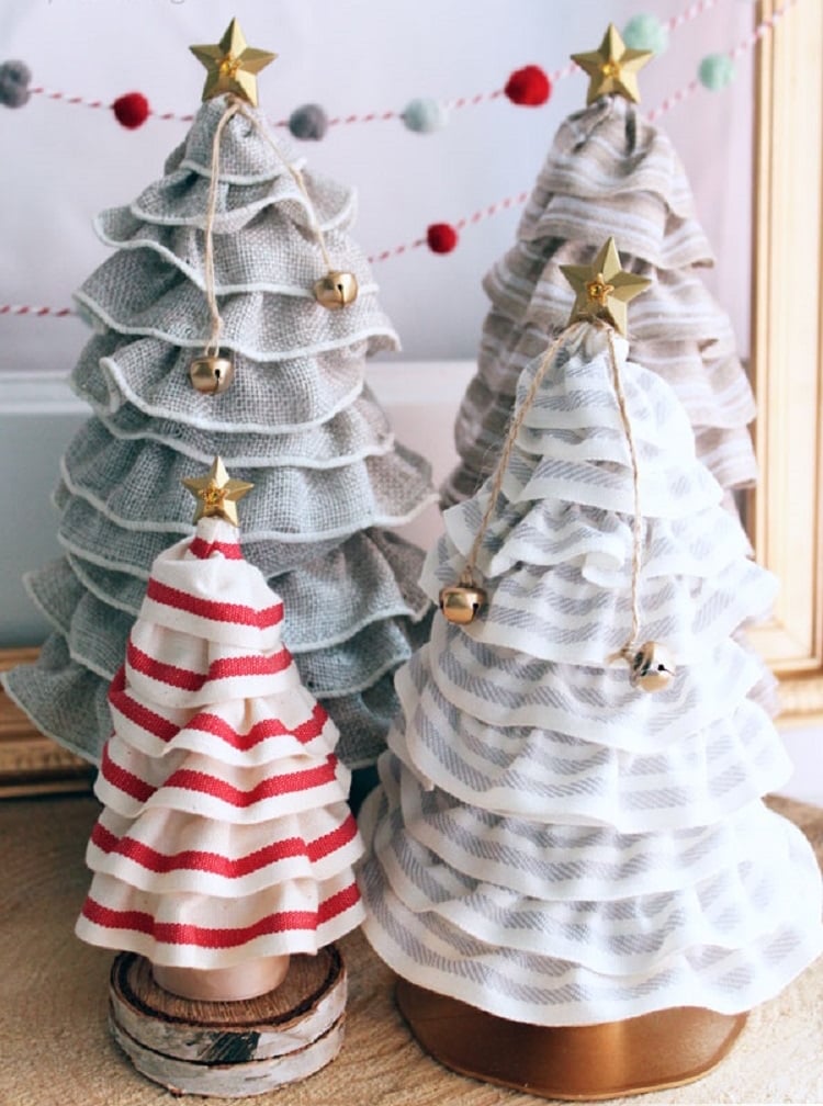 fabriquer un petit sapin de Noël original-rubans-rayes-etoiles-grelots