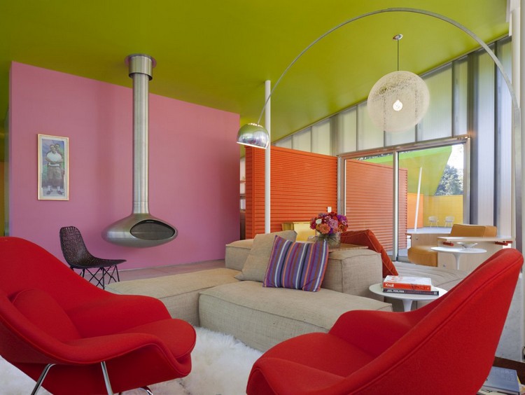 faux-plafonds-originaux-plafond-vert-meubles-rouges