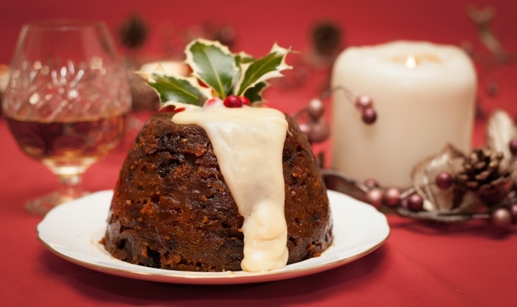 fete-noel-idee-dessert-original-pudding-anglais-traditionnel-houx