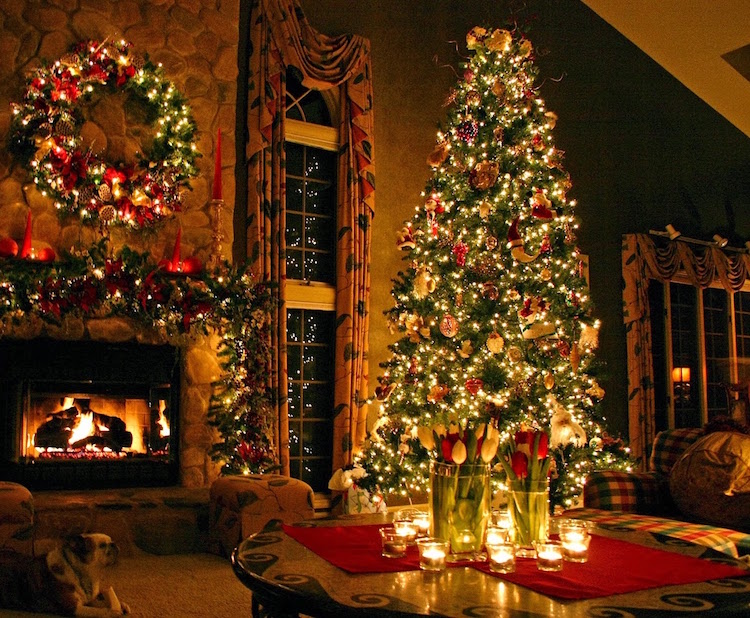 fête de Noël - idees-decoration-maison-sapin-couronne-cheminee