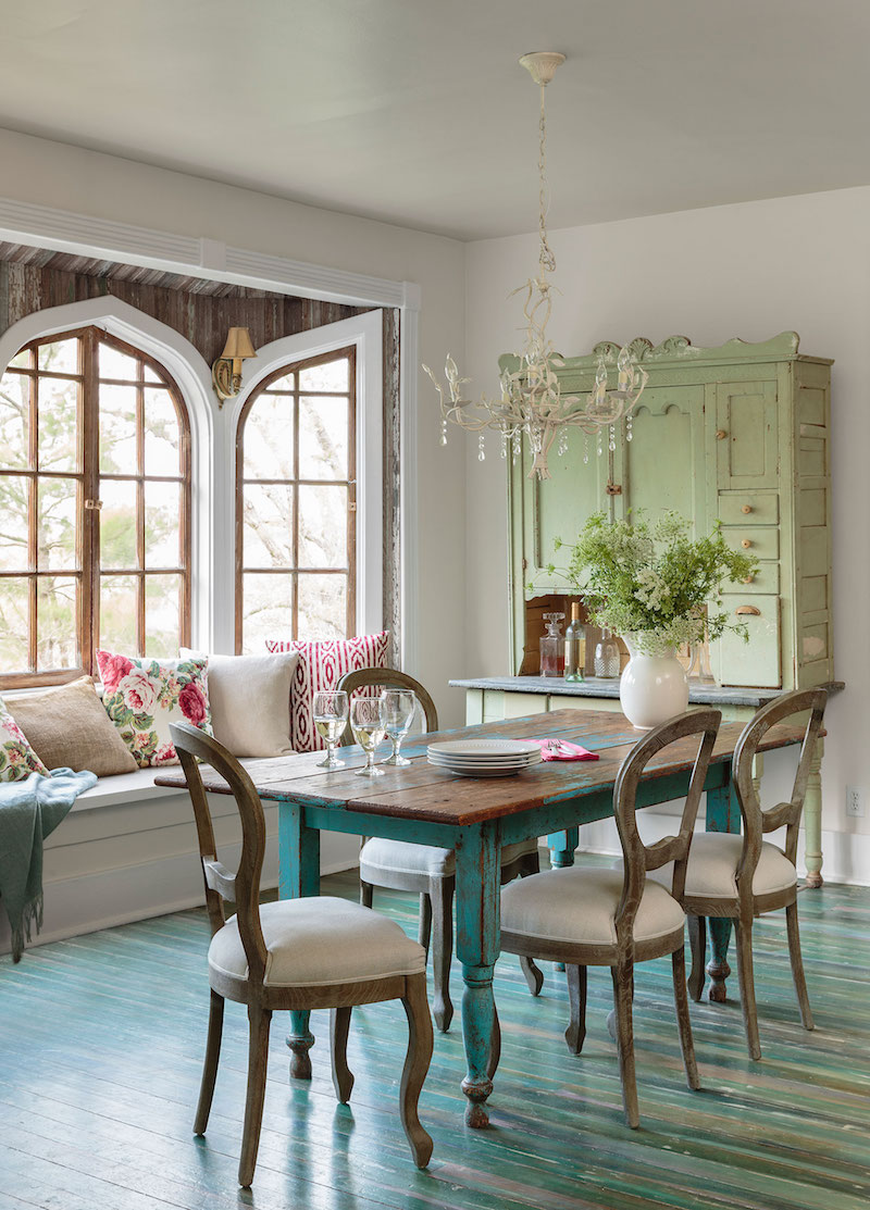 grande-table-salle-manger-bois-massif-peinture-turquoise-shabby-chic