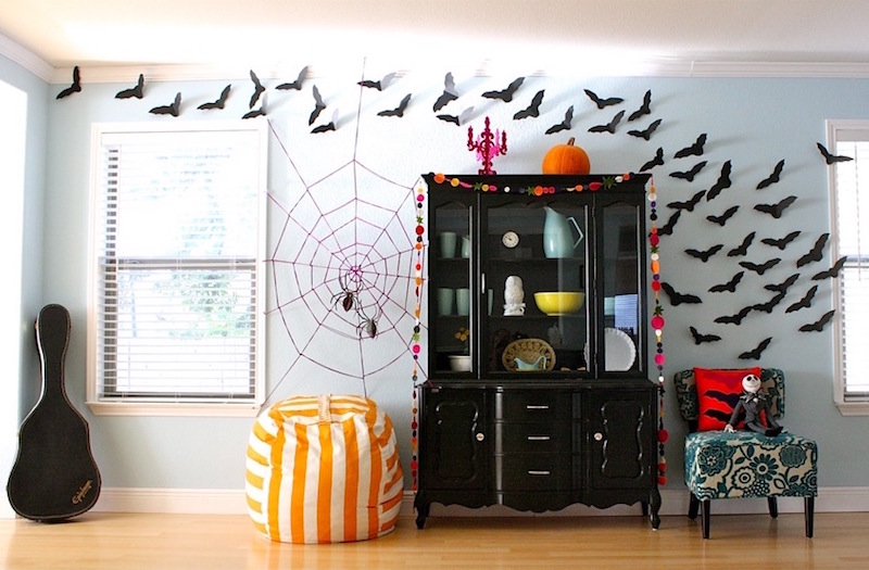 idee-deco-halloween-interieur-chauve-souris-papier-toile-araignee-fil