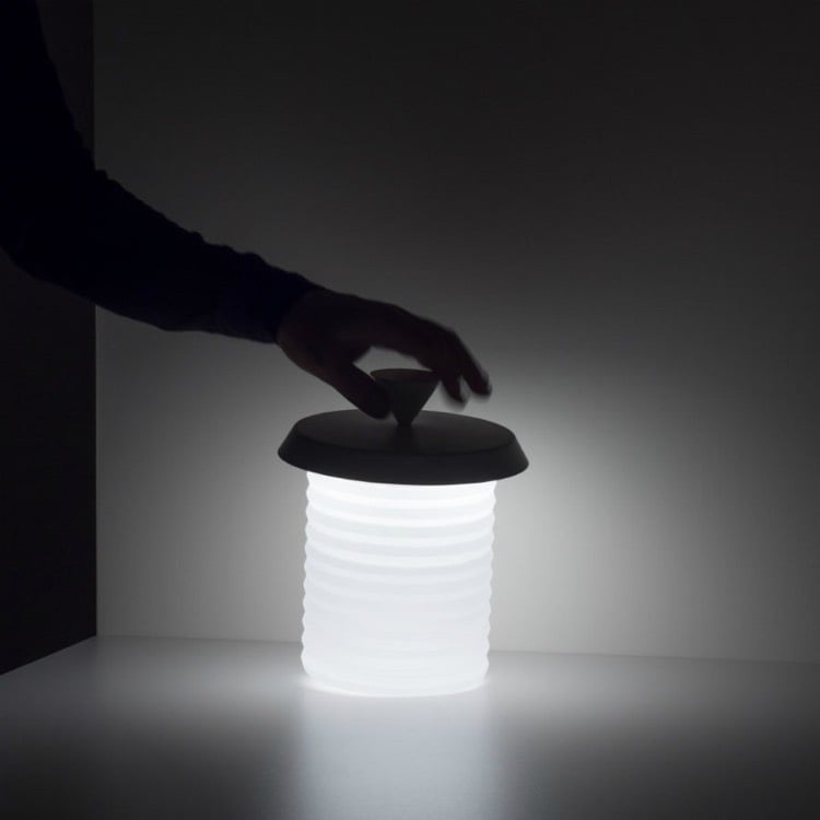 lampe-sans-fil-forme-lanterne-japonaise-poignee-noire-picnic