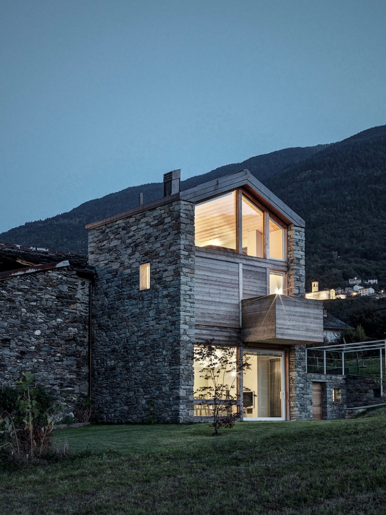 maison en pierre naturelle-bois-massif-design-traditionnel-moderne-alpes-italiennes