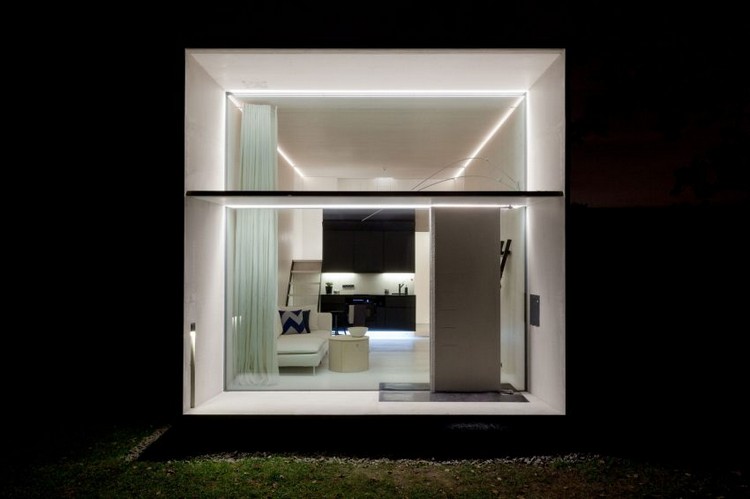 maison-prefabriquee-koda-cube-design-futuriste-nomade