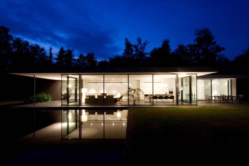 maison-verre-plain-pied-toit-plat-architecture-minimaliste