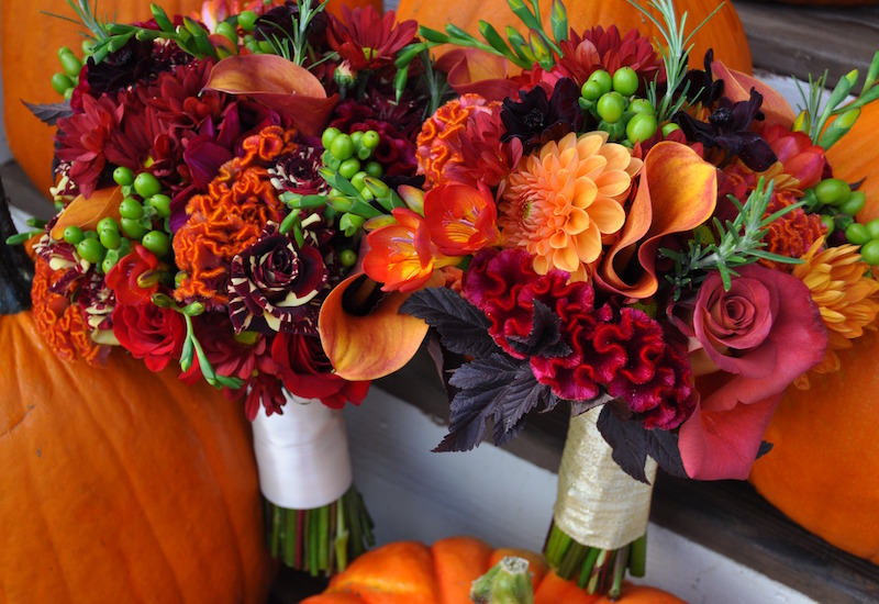 mariage-automne-idees-decoration-bouquet-mariee-fleurs-chaleureuses