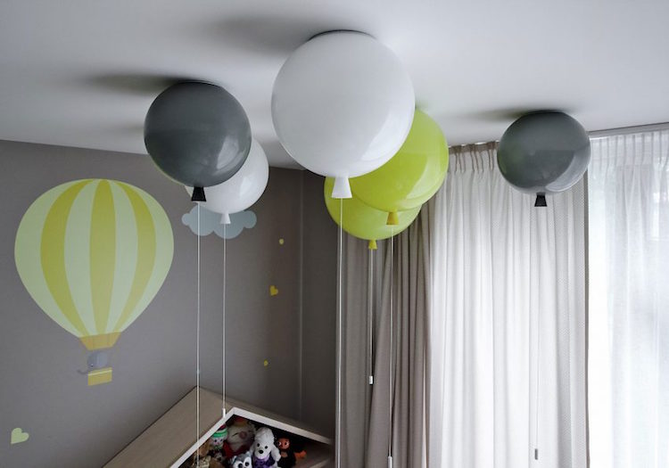 peinture-grise-chambre-enfant-suspensions-ballons