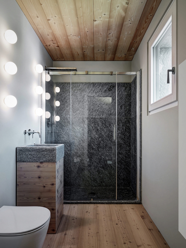 salle-bains-toilettes-douche-italienne-sol-plafond-bois-carrelage-pierre-grise