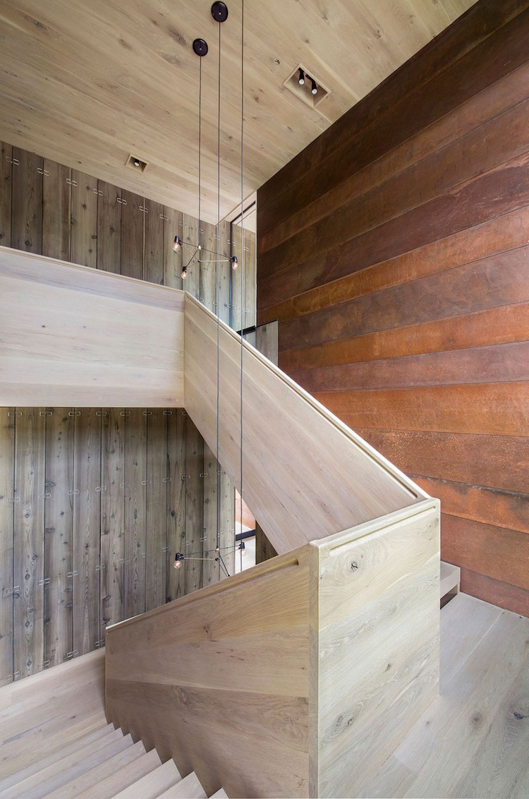 bardage-bois-exterieur-parement-lambris-escalier