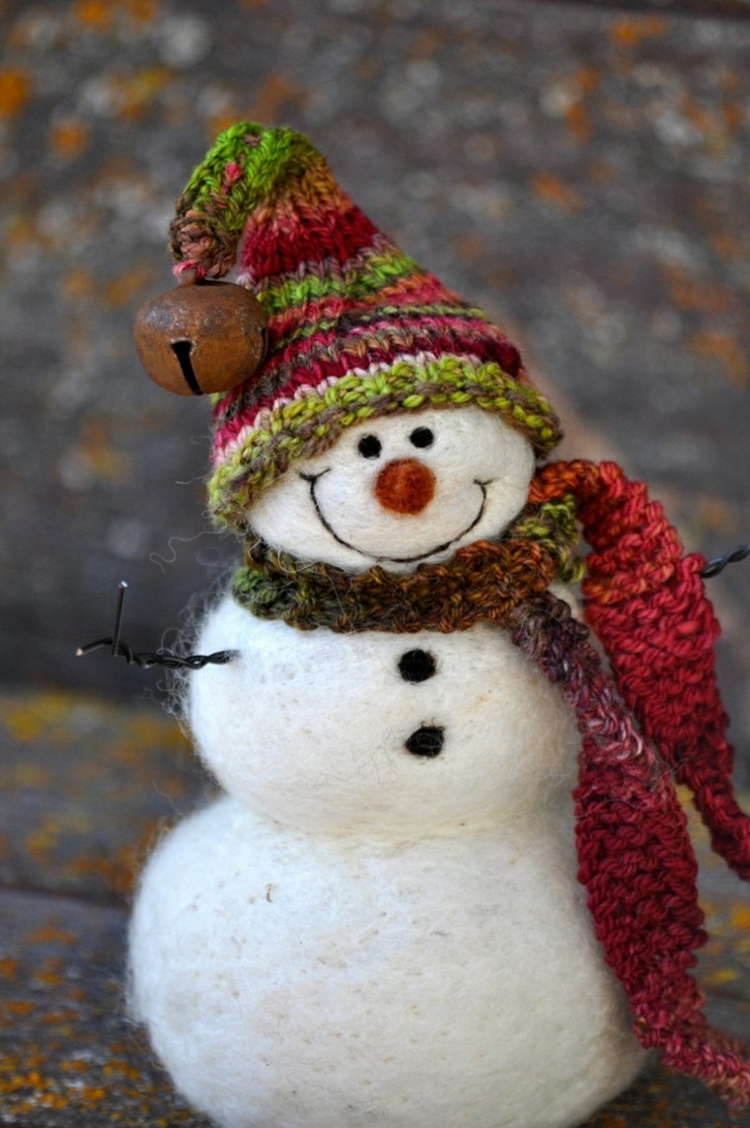 bonhomme-de-neige-faire-soi-meme-boules-laine-coton-chapeau-echarpe-tricot