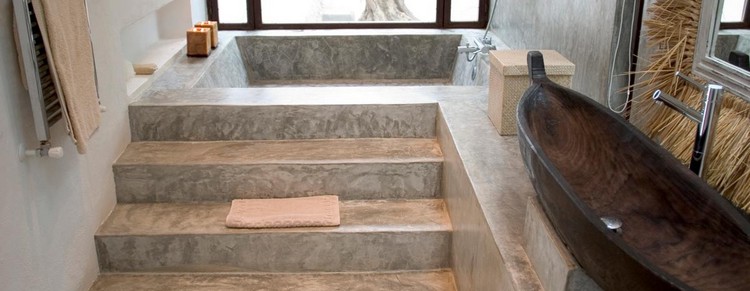 beton-cire-salle-bain-marches-beton-cire-baignoire-marron