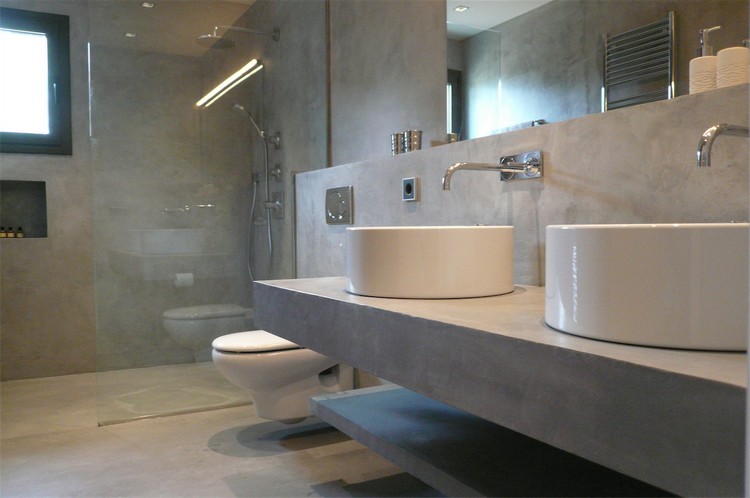 beton-cire-salle-bain-plan-vasques-poser-ceramique-blanche