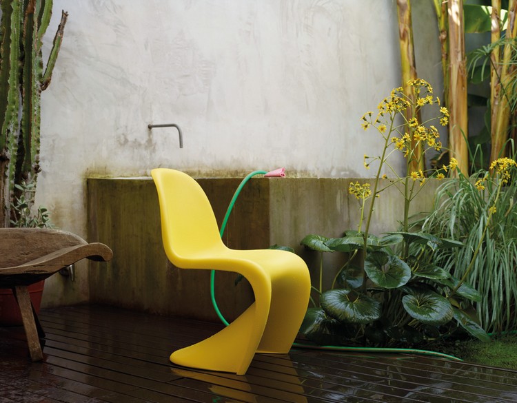 chaise-vitra-empilable-jaune-panton-utilisation-interieur-exterieur