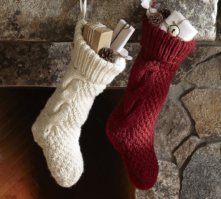 chaussette-de-noel-tricotee-laine-blanche-rouge
