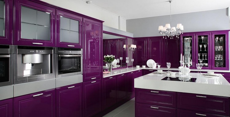 cuisine-violette-design-classique-ilot-moderne