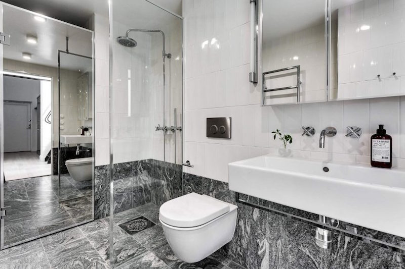 decoration-scandinave-salle-bain-toilettes-carrelage-sol-gris-murs-blanc