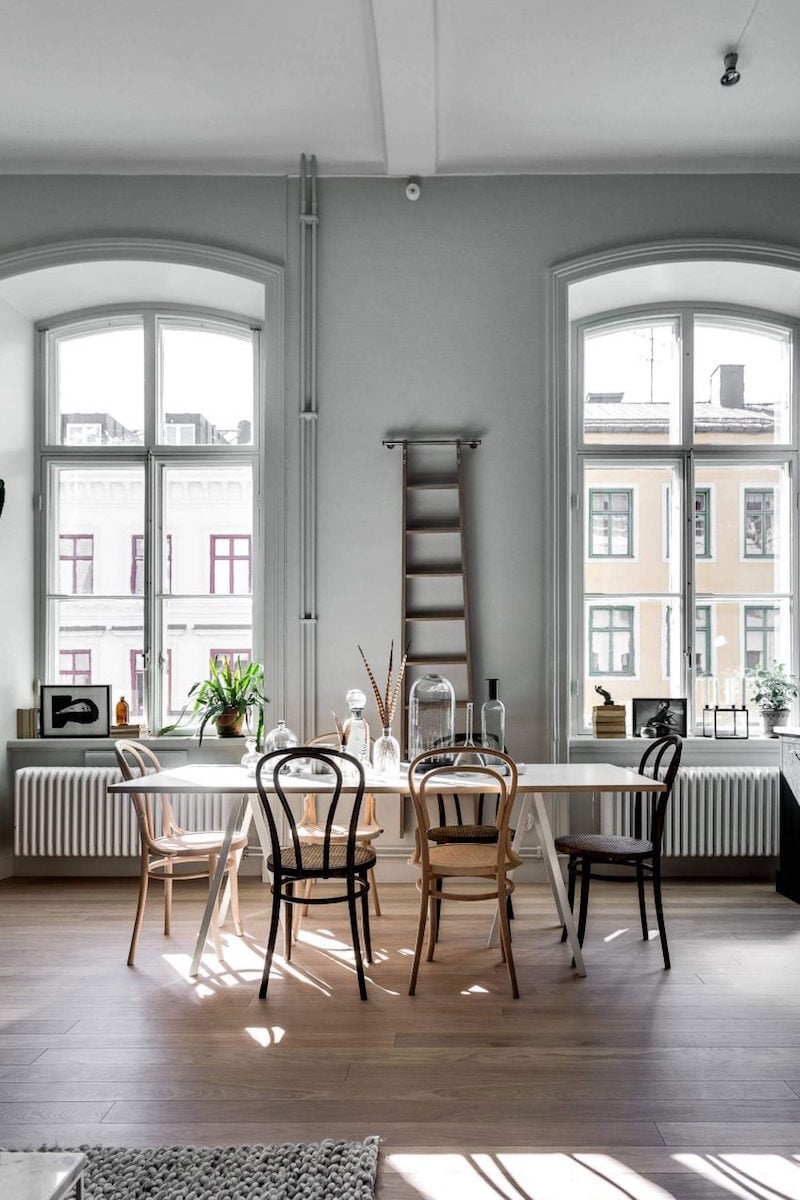 decoration-scandinave-salle-manger-chaises-bistrot-table-treteau