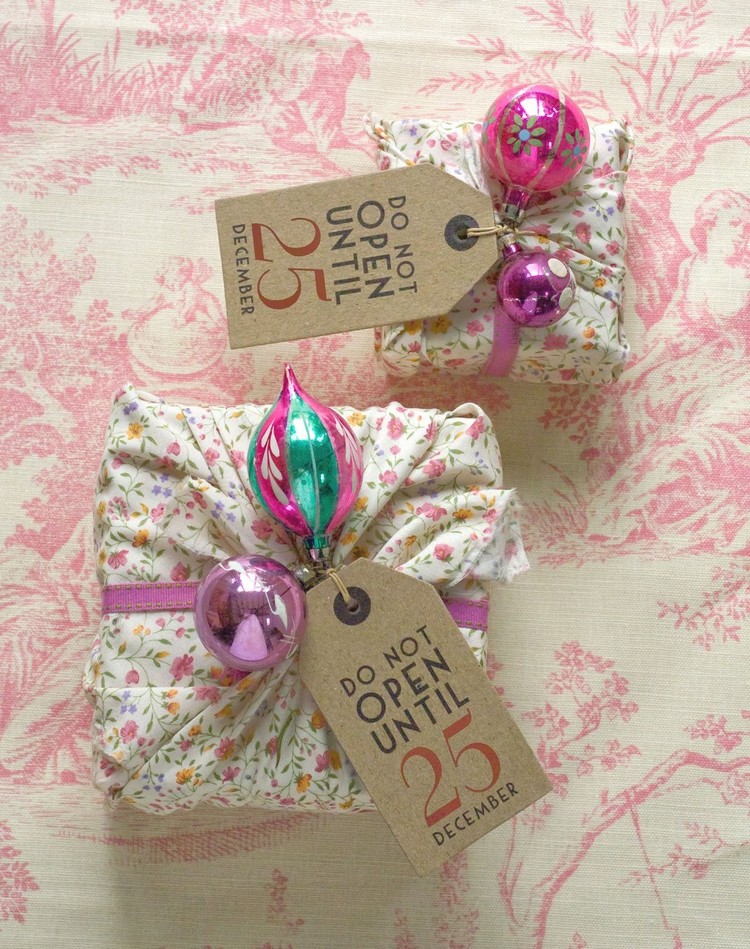 emballage-cadeau-noel-cosy-diy-tissus-colores-floraux