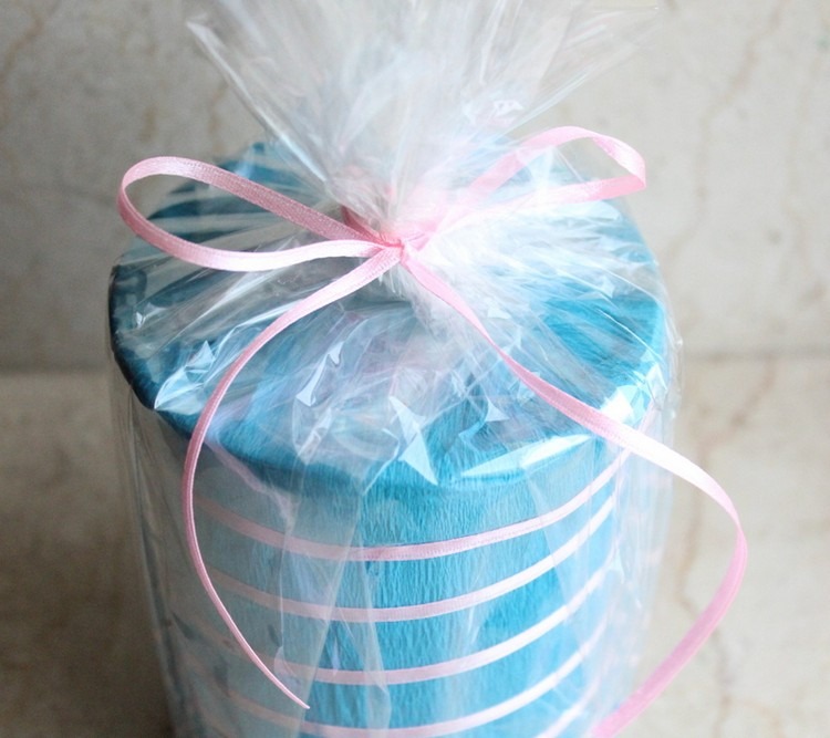 emballage-cadeau-noel-cellphane-ruban-rose-bouquets