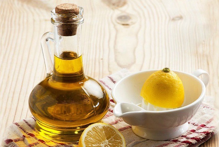 entretien-canape-cuir-nettoyant-fait-maison-huile-olive-jus-citron