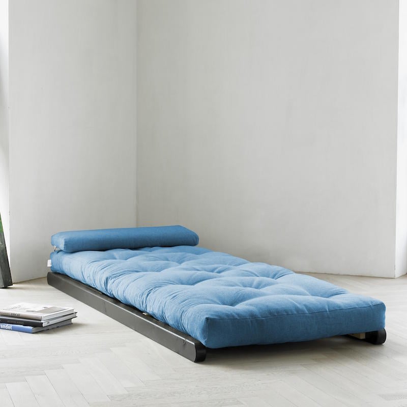 futon-poser-sol-couchage-alternatif-moins-confortable-matelas-gonflable